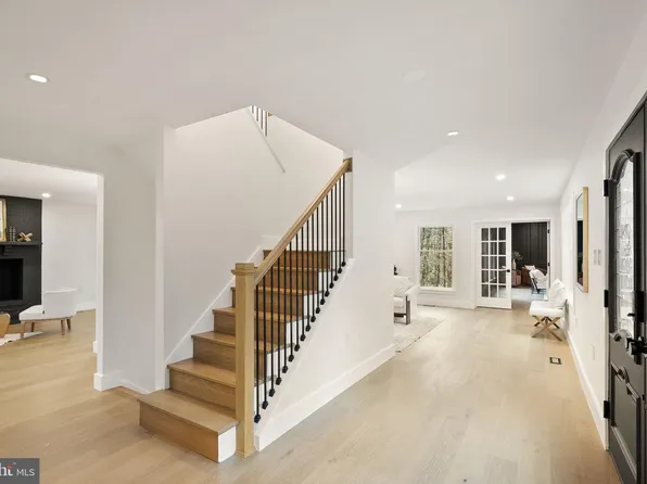 11115 Streamview Ct, Great Falls, VA 22066