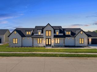22102 Hackberry Cir, Gretna, NE 68028