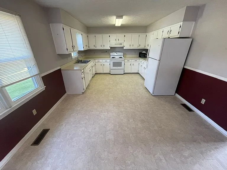 111 Pleasureville Rd — Photo 9