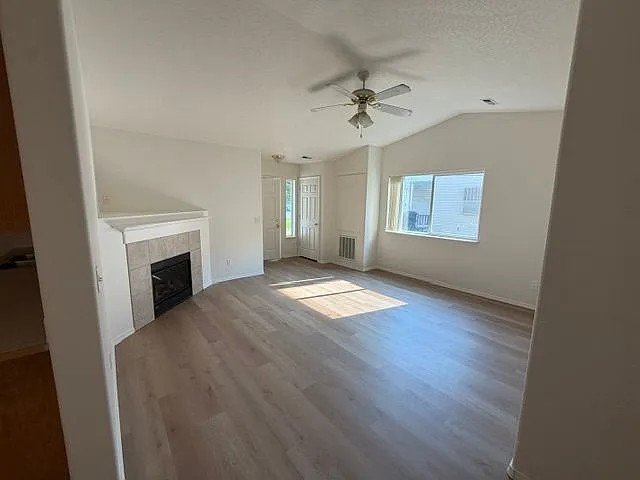 108 E Jadynn Ct — Photo 2