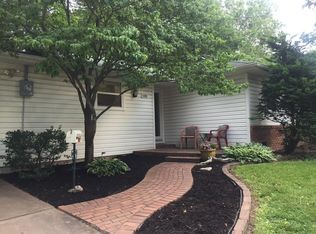 1262 S Belcrest Ave, Springfield, MO 65804