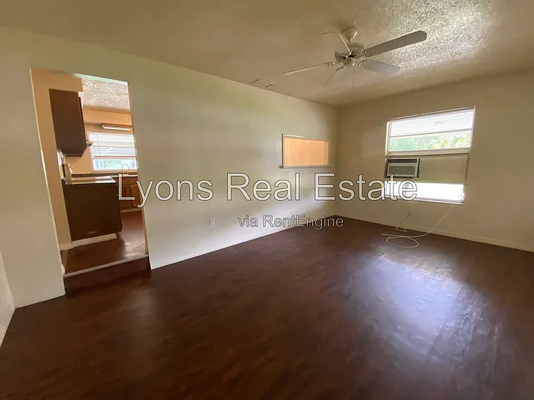 7906 Suncoast Dr — Photo 3