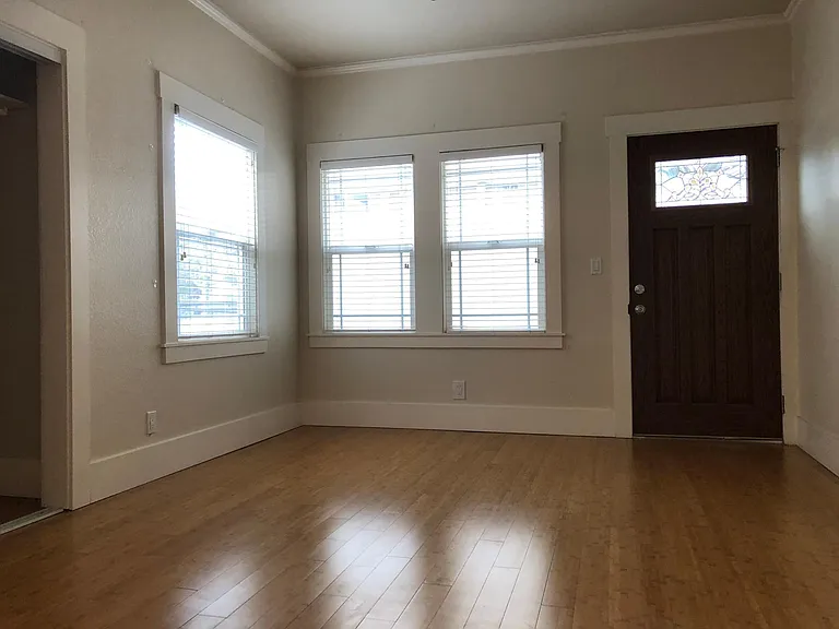 93 Glen Ave — Photo 5