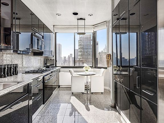 4th image of 210 E 65th St Unit 33W