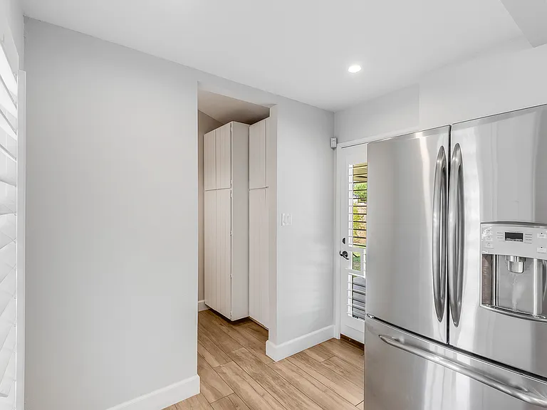 808 E Cavalier Dr — Photo 12