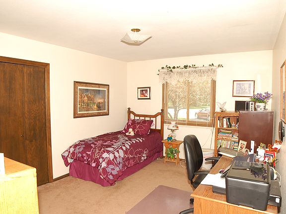 3rd image of 5061 Margaret Dr