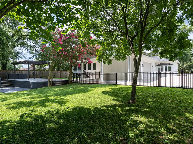 5004 Danby Dr — Photo 50