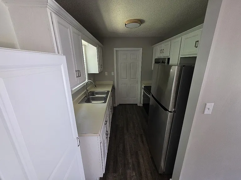 105 Monarch Ln — Photo 6