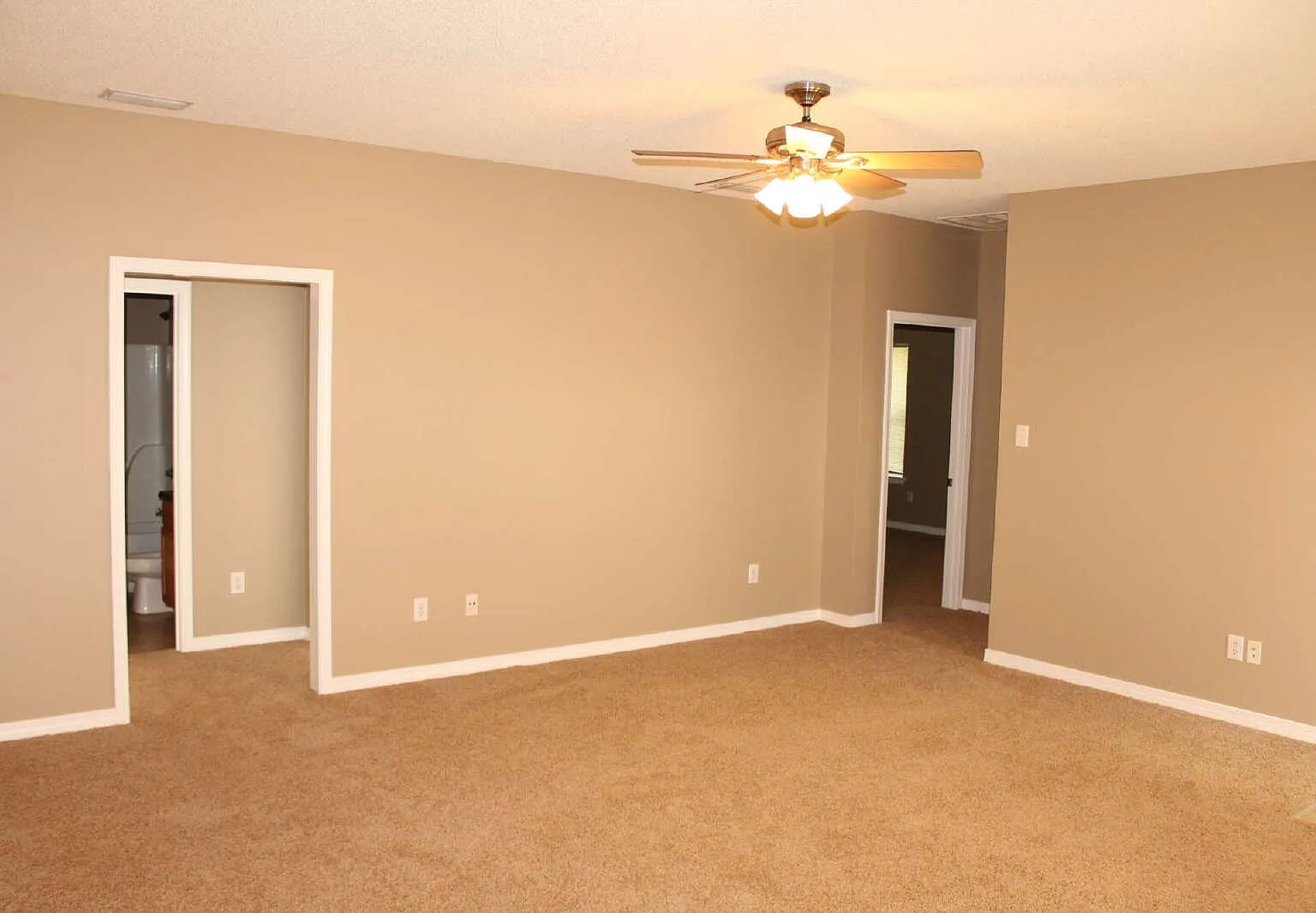3 bed, 2.0 bath, $1,600 — Photo 3