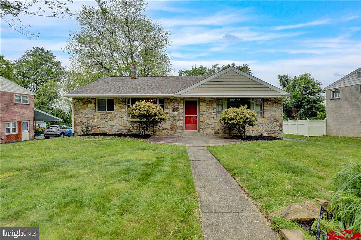 2304 Alsace Rd photo 1
