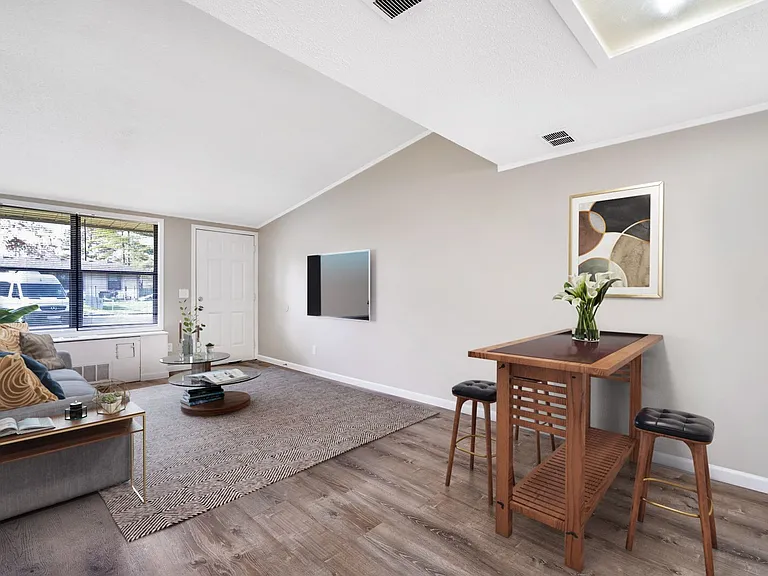 Ashgrove Apartments — Photo 9