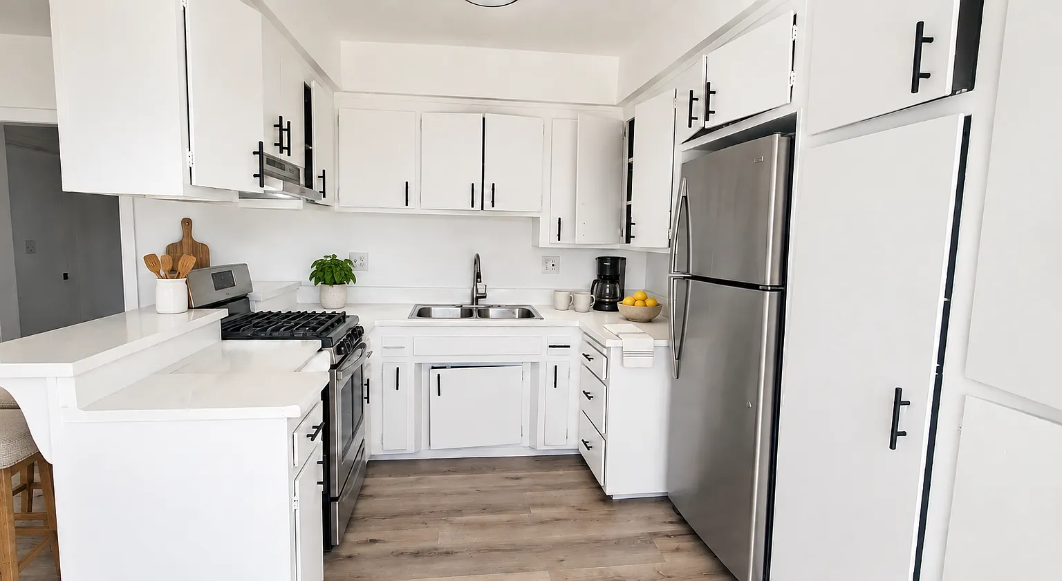 2 bed, 950 sqft, $2,400 — Photo 1
