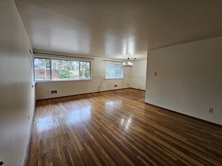 817 NW Market St — Photo 23