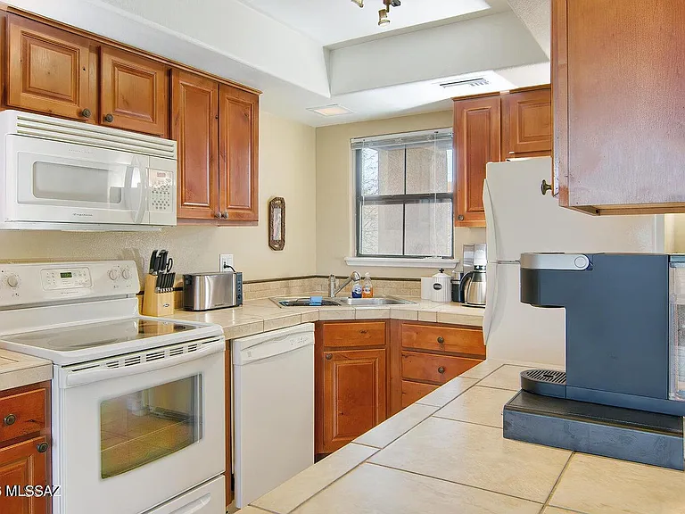 6651 N Campbell Ave #210 — Photo 12