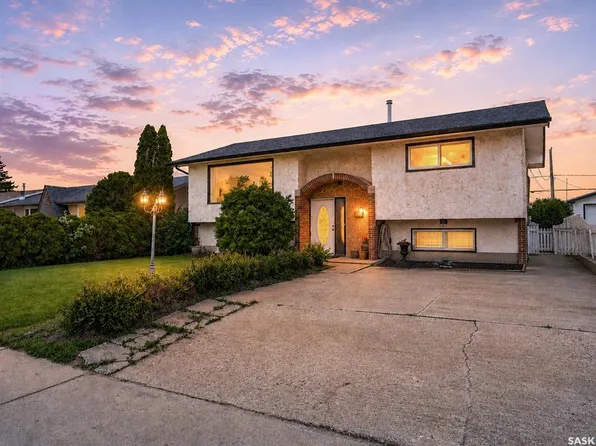 1319 Stadacona STREET W, Moose Jaw, SK S6H 6M9