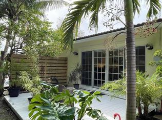 266 NE Wavecrest Way, Boca Raton, FL 33432