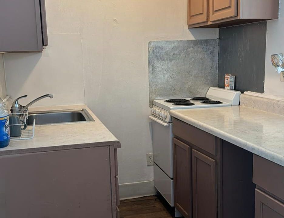 1st image of 617 E Myers Blvd #2