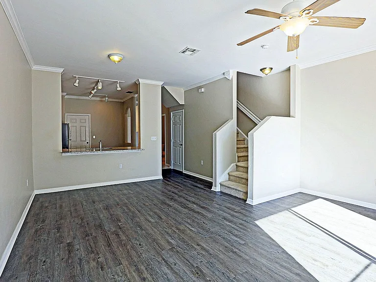 3647 Pine Oak Cir #107 — Photo 8