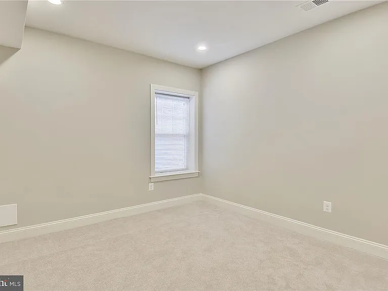 2205 N Edison St — Photo 18