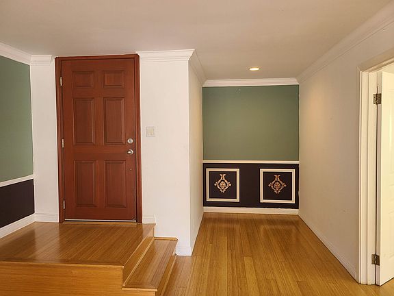 3rd image of 1154 S Barrington Ave APT 116