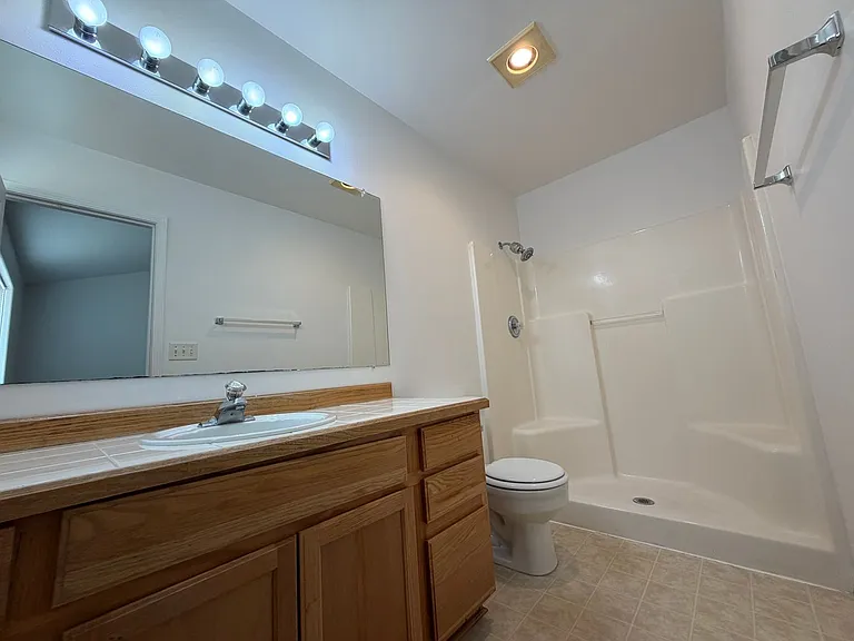 822 Monmouth Ave S — Photo 4