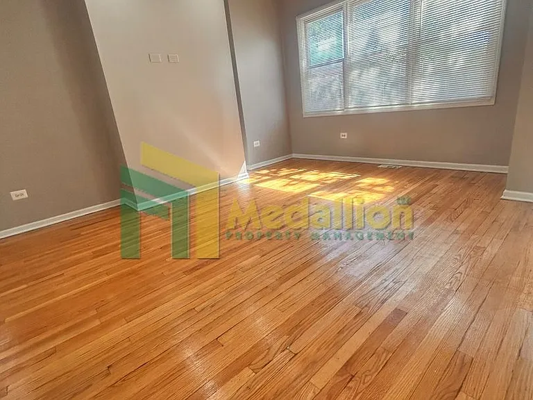 5954 S Maplewood Ave — Photo 5
