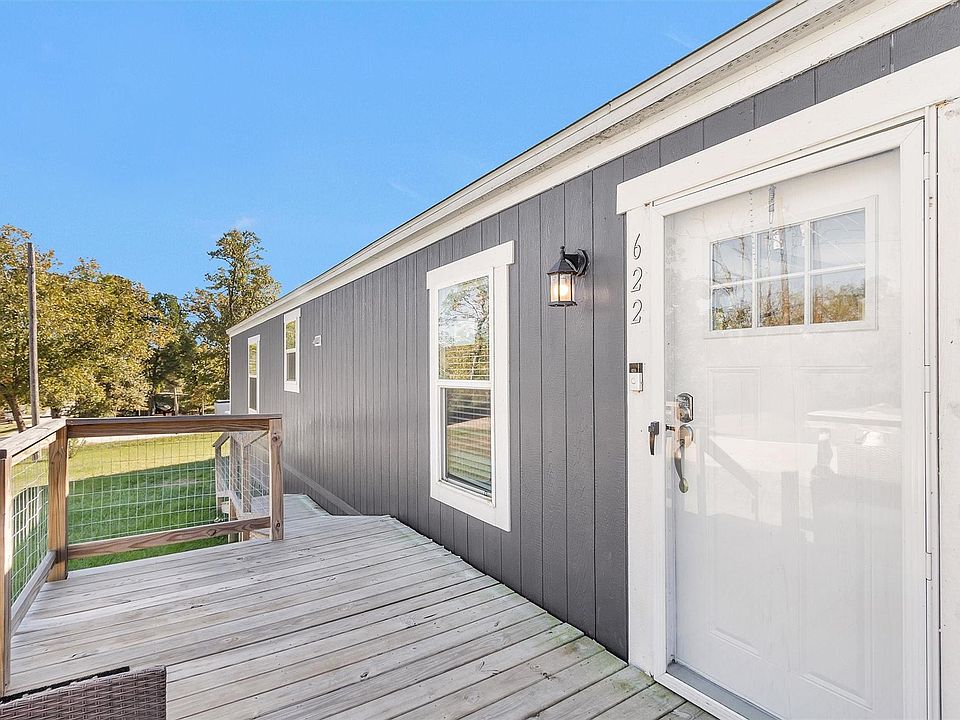 1st image of 622 Lakeshore Dr