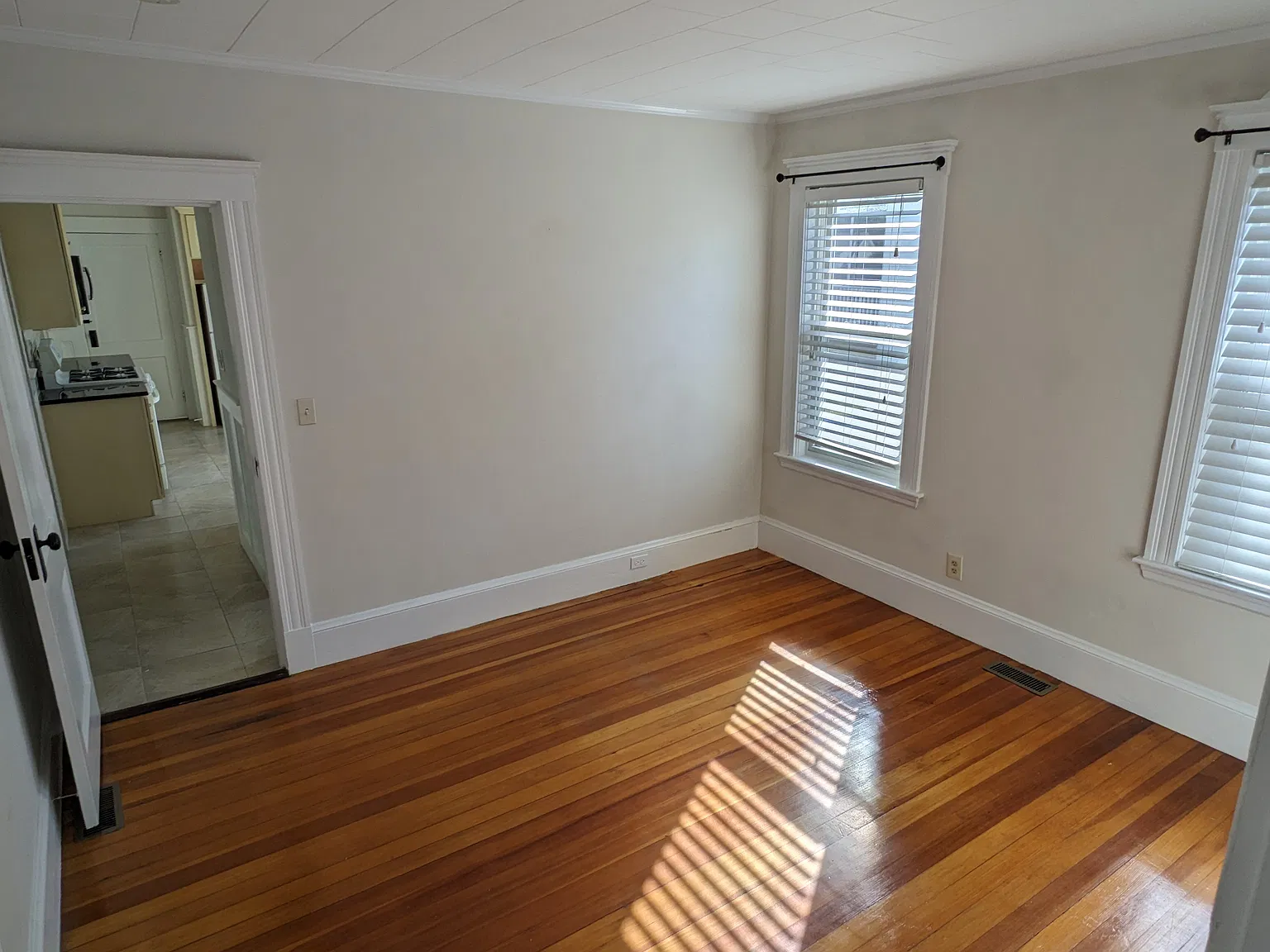 2 bed, 1084 sqft, $2,900 — Photo 4