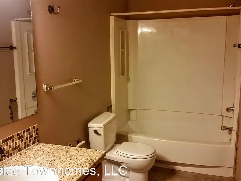 Courtside Townhomes — Photo 10