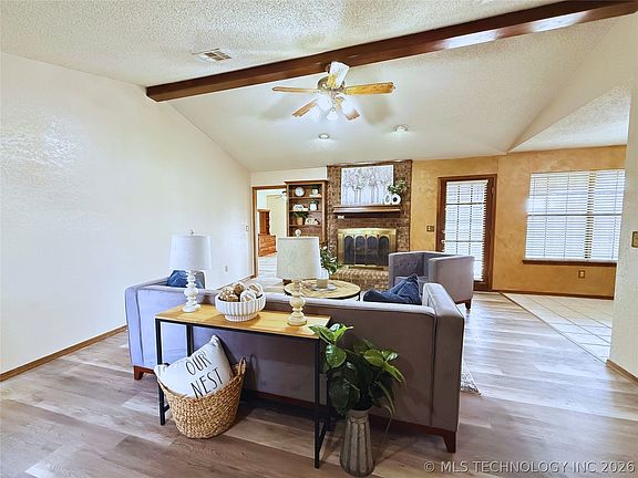 3rd image of 1913 Red Bud Ct