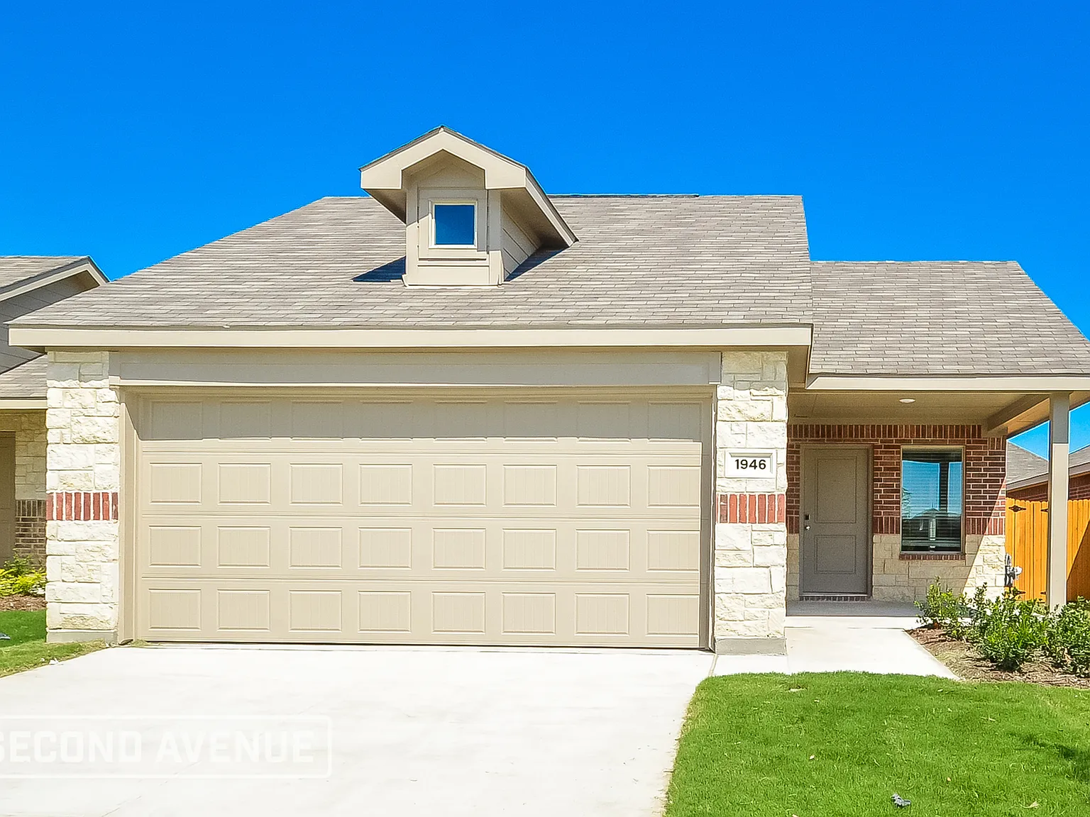 3 bed, 2.0 bath, 1316 sqft, $2,599 — Photo 1