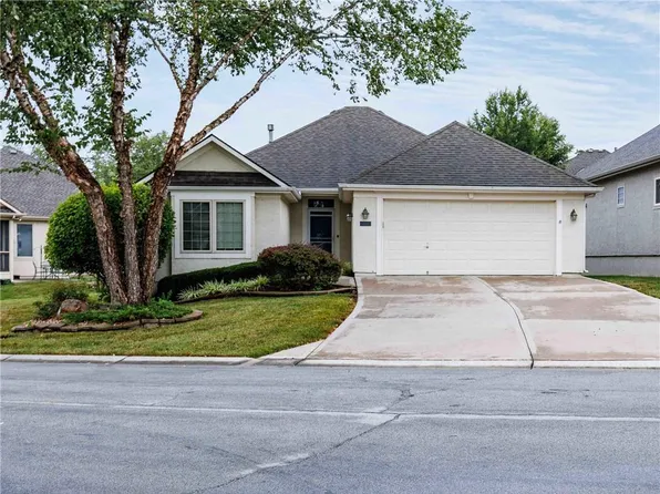 1351 SW Heartwood Dr, Lees Summit, MO 64081