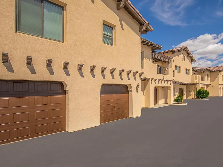 Vineyards at Palm Desert Apartment Homes — Photo 17