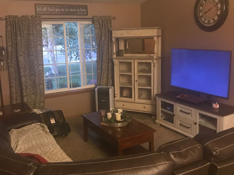 2nd image of 1101 E Singing Hills Dr