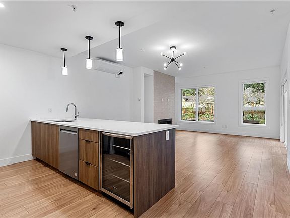 5th image of 2330 Sooke Rd #8