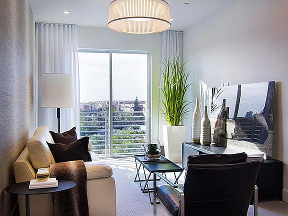 4th image of 1025 NE 18th Ave #106
