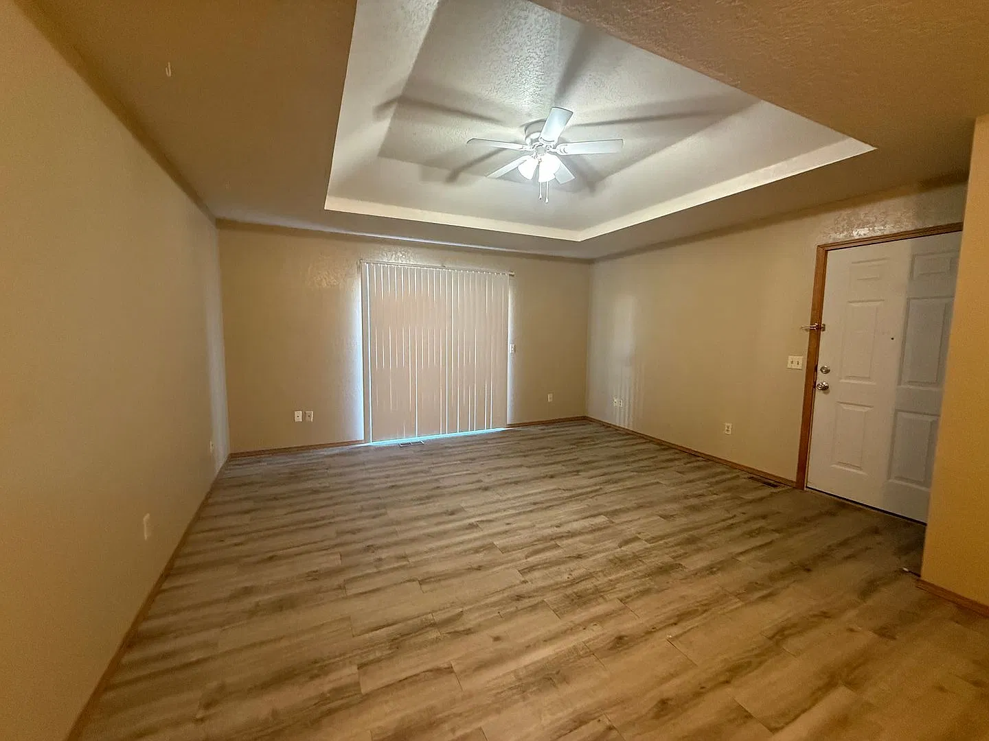 2 Bedroom 1.5 Bath Apartment Available Now! — Photo 2