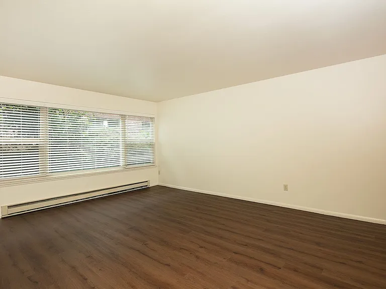 Avante Apartments - Charming, Centrally Located Building with Off Street Parking! — Photo 10