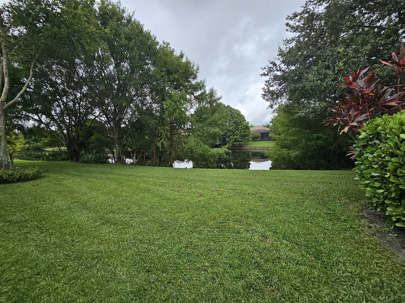 4 bed, 2.5 bath, 2185 sqft, $5,000 — Photo 2