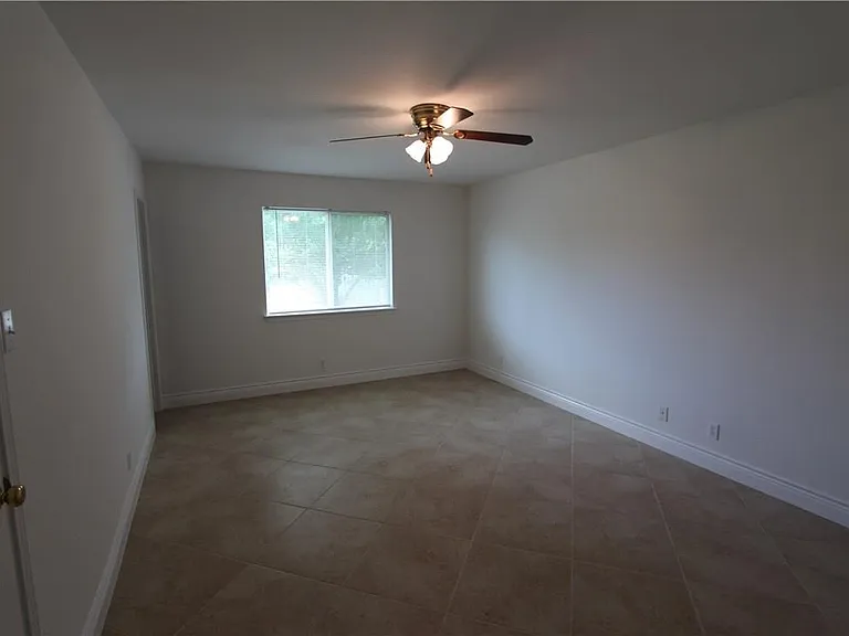 215 Jennifer Ln — Photo 12