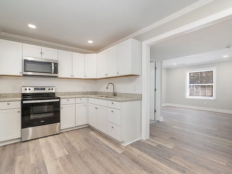 300 Holly Cir — Photo 5