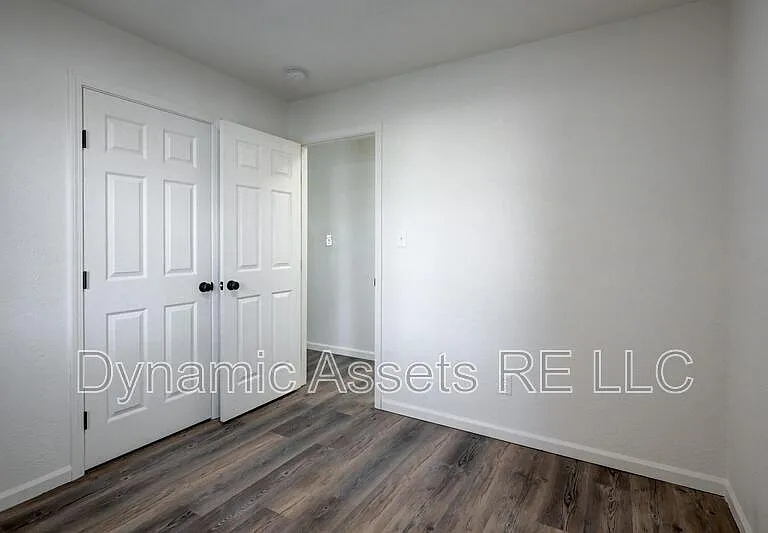 204 E 24th St — Photo 23