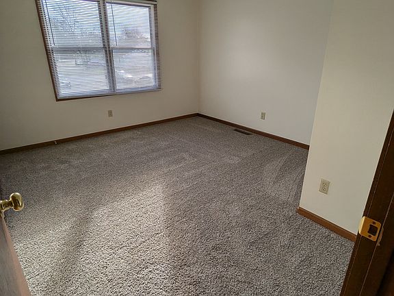 5th image of 1733 Graceland Ct #B