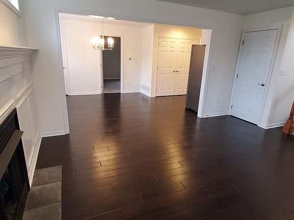 4th image of 131 Creek Side Dr