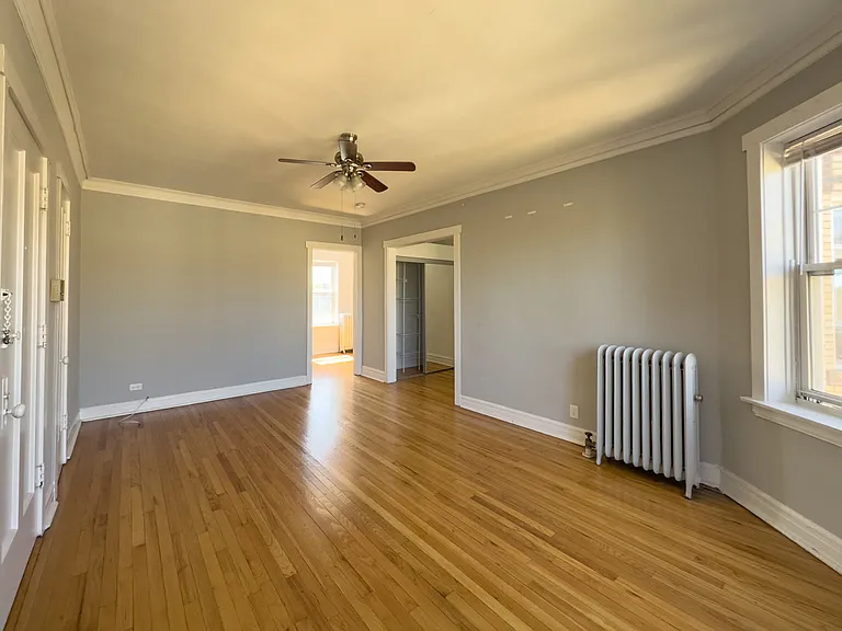 4402 N Rockwell St #4 — Photo 13