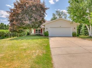 1216 Riverbend Dr, Hartford, WI 53027
