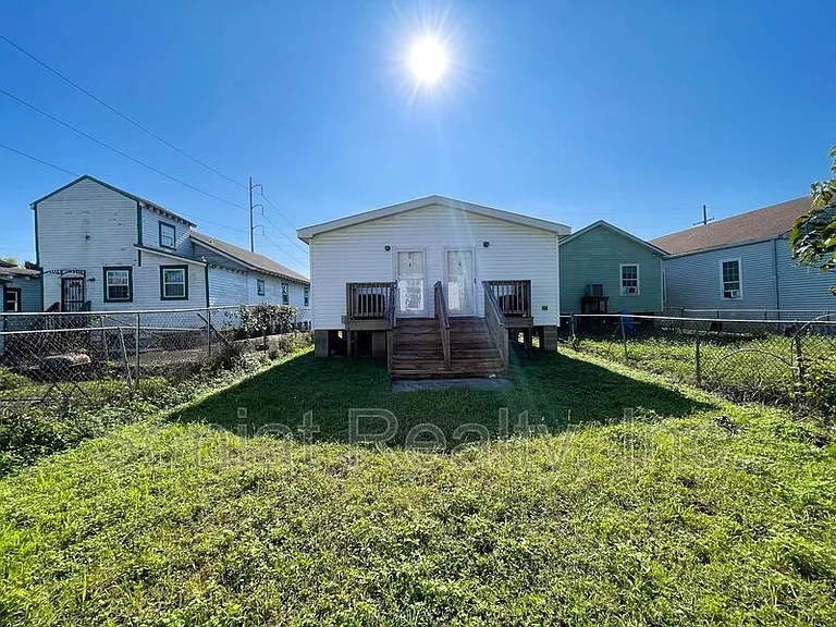 2531 N Miro St — Photo 11
