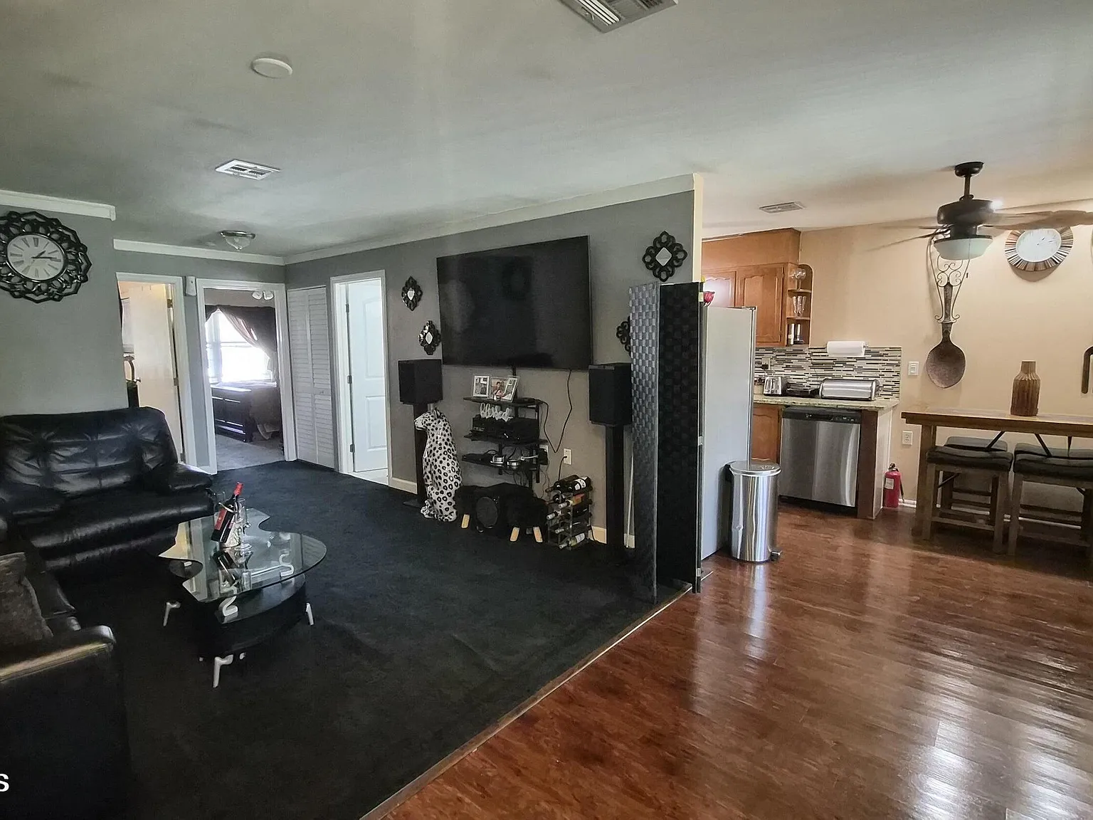 2 bed, 858 sqft, $1,900 — Photo 3