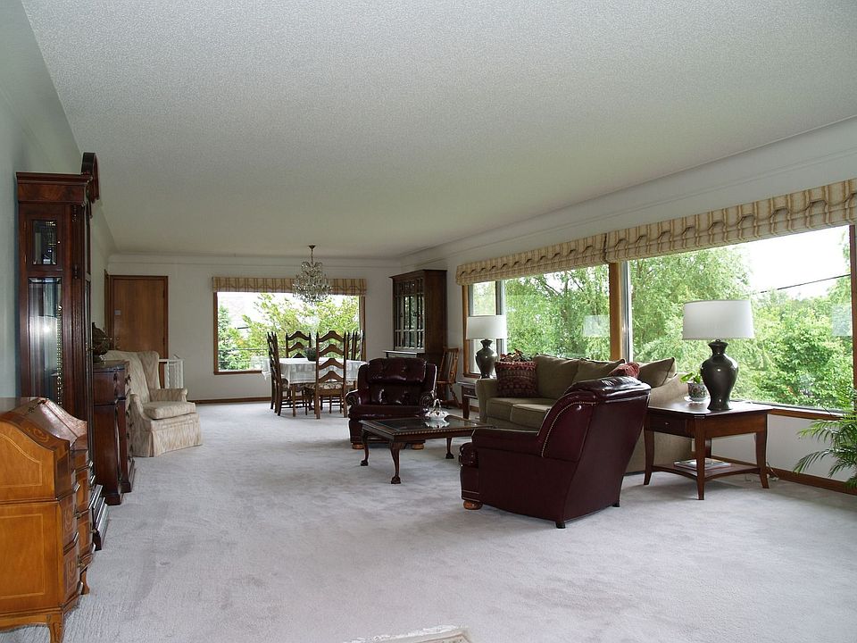 2nd image of 1494 Edgcumbe Rd