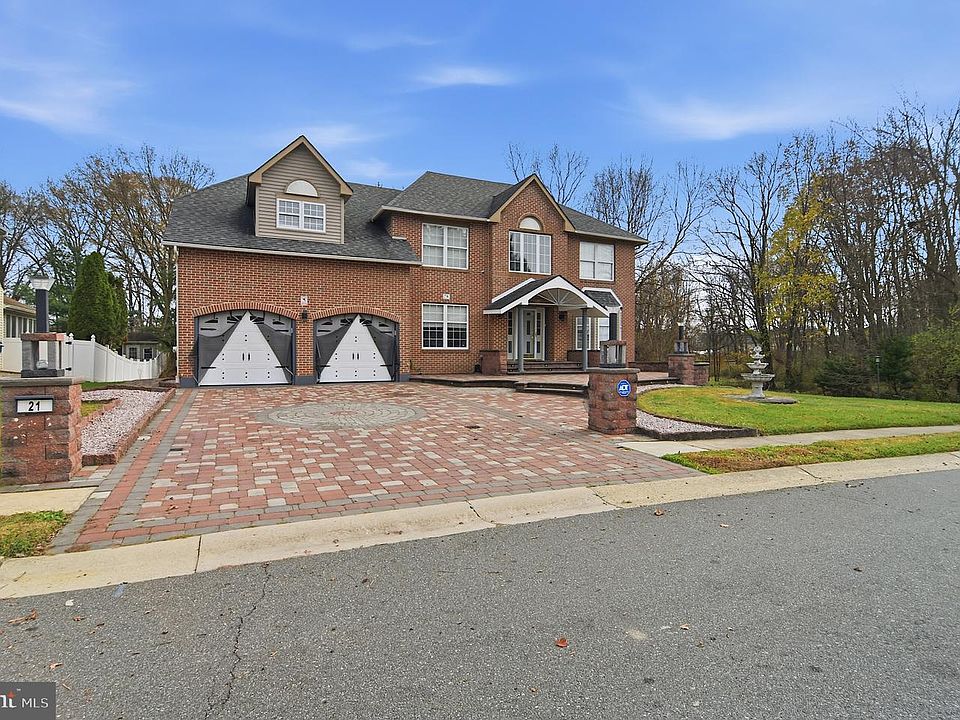 1st image of 21 E Moyer Dr